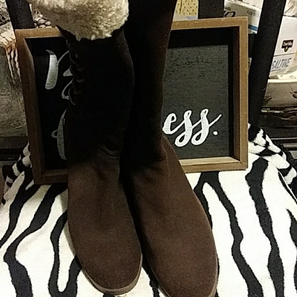 UGG - Picture 2 of 4